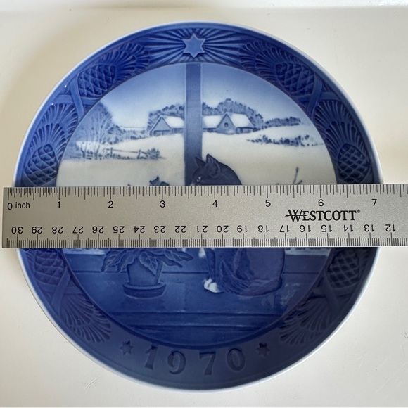 Royal Copenhagen 1970 Annual Plate Christmas Rose and Cat Denmark Blue White - Picture 13 of 13
